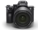 Cámara Sony a7 III Sin Espejo con lente 28-70mm y kit de accesorios