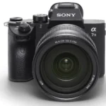 Cámara Sony a7 III Sin Espejo con lente 28-70mm y kit de accesorios