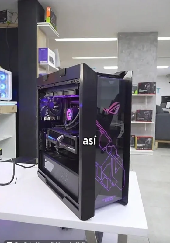 Super PC con RTX 5090 en case ASUS ROG Strix Helios ensamblada en Tecnosmart
