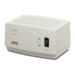 Regulador de voltaje APC LINE-R LE600